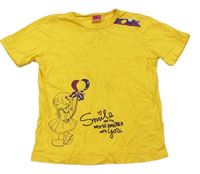 Žluté tričko s dívkou 