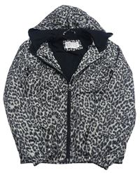 Šedo-béžová šusťáková jarní bunda s leopardím vzorem a kapucí 