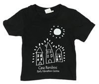 Černé tričko s domky a sluncem
