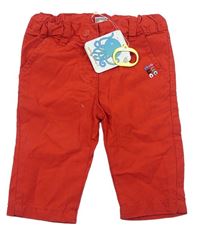 Červené plátěné kalhoty s výšivkou 