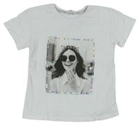 Bílé tričko s holčičkou s flitry M&Co.