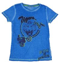 Modré tričko s tygrem a motorkáři 
