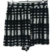 Dámské černo-bílé kostičkované sukňové kraťasy Asos 