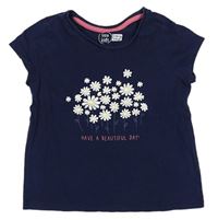 Tmavomodré tričko s květy