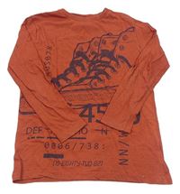 Cihlové melírované triko s botami a čísly YIGGA