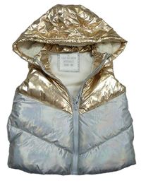 Zlato-stříbrná prošívaná šusťáková zateplená vesta s kapucí Matalan