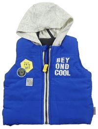 Modrá šusťáková zateplená vesta s nápisem a kapucí F&F