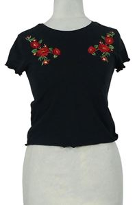 Dámské černé crop tričko s kytičkami FB Sister 