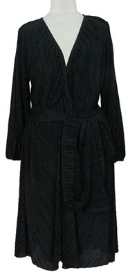 Dámské černé plisované šaty s páskem 