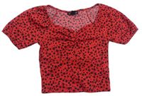 Červeno-černé květované crop tričko New Look