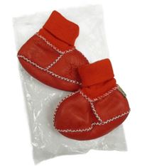 Červené koženkové zateplené capáčky