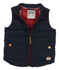 Tmavomodrá prošívaná šusťáková zateplená vesta s nášivkou Next