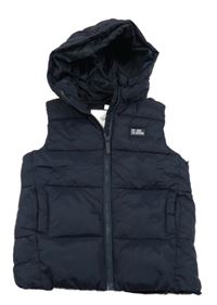 Tmavomodrá kostkovaná šusťáková zateplená vesta s nášivkou a kapucí Topolino