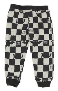 Tmavošedo-bílé kostkované tepláky s nápisy a pavouky a netopýry F&F