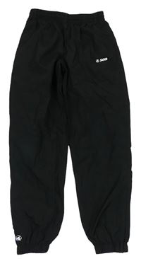 Černé šusťákové sportovní kalhoty s logem Jako 
