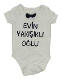 Bílé body s nápisem a motýlkem