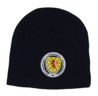 Tmavomodrá čepice se znakem