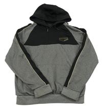 Šedo-černá mikina s nášivkou a kapucí 