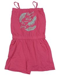 Fuchsiový kraťasový overal s pírky a nápisem 