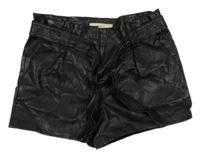 Černé koženkové kraťasy s páskem Mango