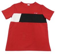 Červeno-černo-bílé tričko s nápisem