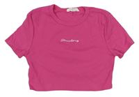 Růžové crop tričko s nápisem Shein