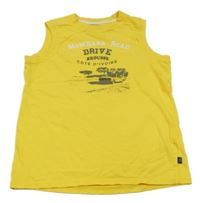 Žluté tílko s autem a nápisy