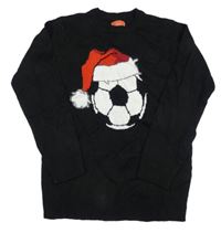 Černý svetr s míčem s čepicí 