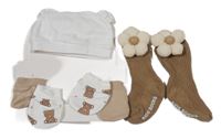 4set - Bílá bavlněná čepice + hnědé ponožky s 3D květinou + bílé rukavičky s medvědy + hnědé