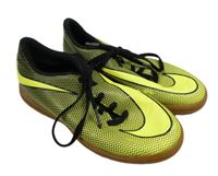 Neonově žluto-černé sálové boty s logem Nike vel.33