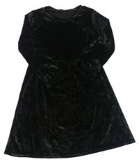Černé sametové šaty 