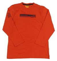 Červené triko s pruhy