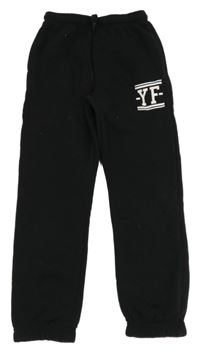 Černé tepláky s písmeny Y.F.K.