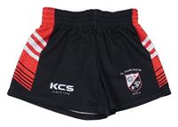Černo-červeno-bílé sportovní kraťasy s nápisy 