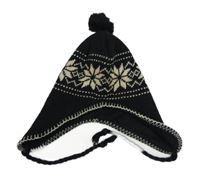 Černá čepice se vzorem a bambulí