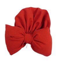 Červená turbanová čepice s mašlí