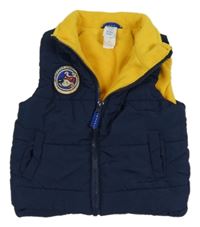 Tmavomodrá šusťáková zateplená vesta s nášivkou C&A