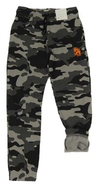 Nové - Šedo-černé army zateplené tepláky F&F