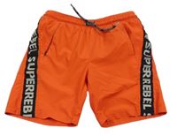 Červené plážové kraťasy s nápisy 