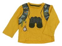 Okrové triko s dalekohledem a batohem Matalan