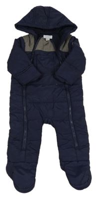 Tmavomodrá prošívaná šusťáková zimní kombinéza s kapsou a nášivkou a kapucí PRIMARK