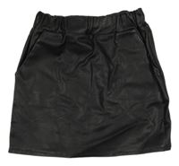 Černá koženková sukně