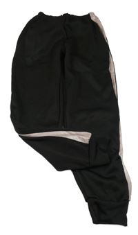 Černé tepláky s pruhem