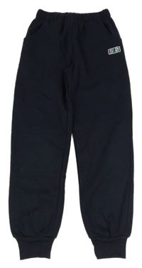 Tmavomodré tepláky s potiskem 