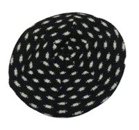 Černo-bílý vzorovaný pletený vlněný baret 