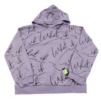 Fialová mikina s nápisy a kapucí 
