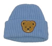 Modrá žebrovaná pletená čepice s medvídkem