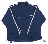 Tmavomodrá šusťáková jarní sportovní větrovka s logem a pruhy Lonsdale