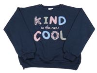 Tmavomodrá mikina s nápisem 