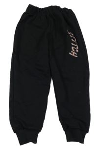 Černé tepláky s nápisem 